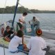 53- On prepare les amarres speciales pour le canal 